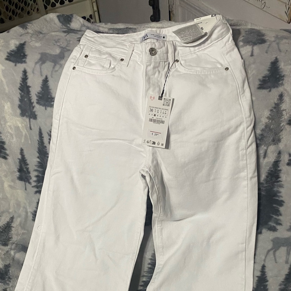 Zara Jeans Wide Leg Size 04. Color White